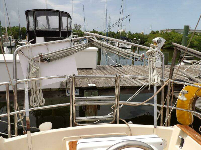 1990 Island Packet 32