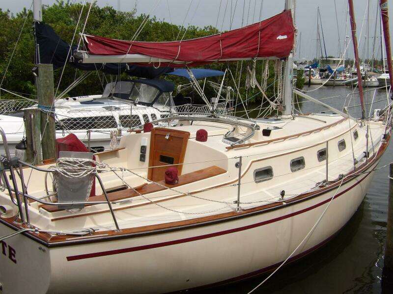 1990 Island Packet 32