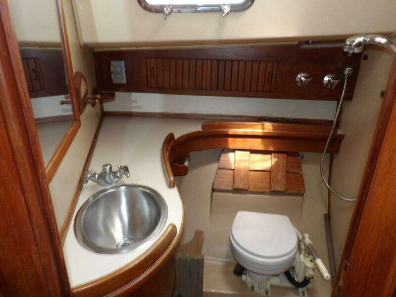 1990 Island Packet 32