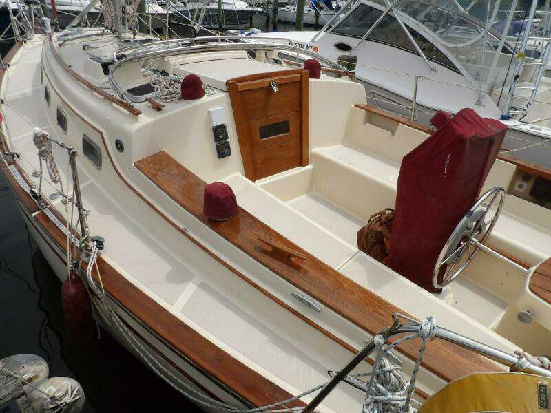 1990 Island Packet 32