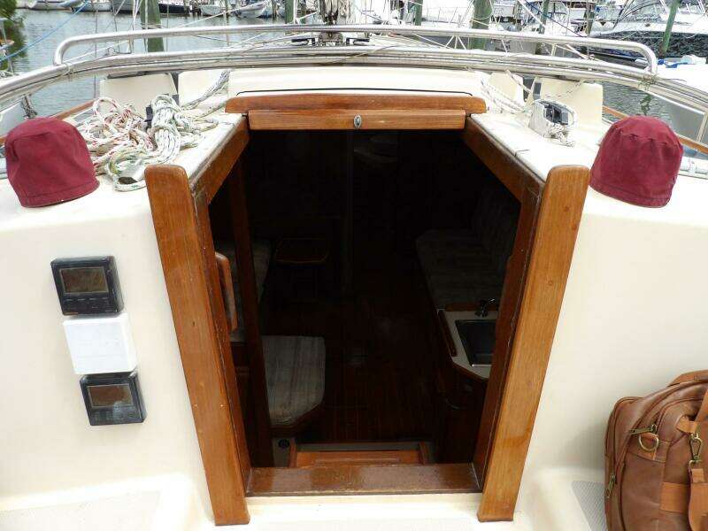 1990 Island Packet 32