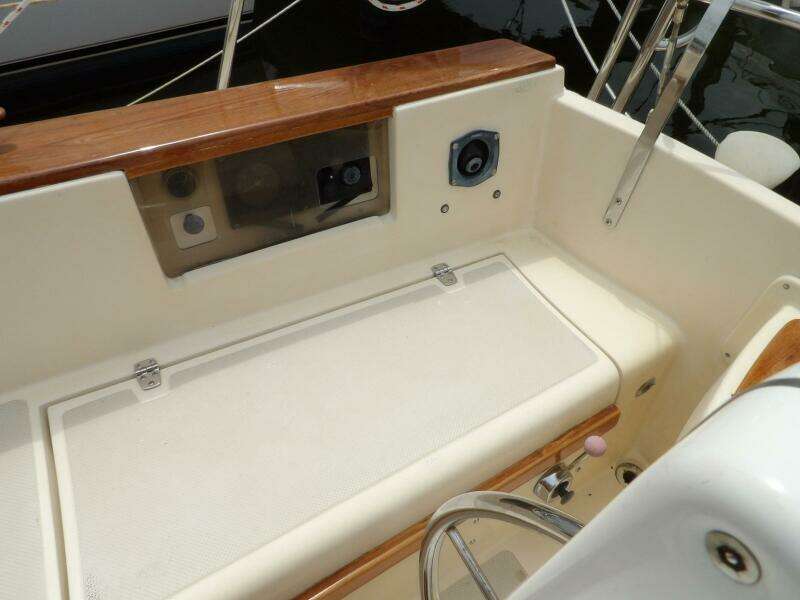 1990 Island Packet 32