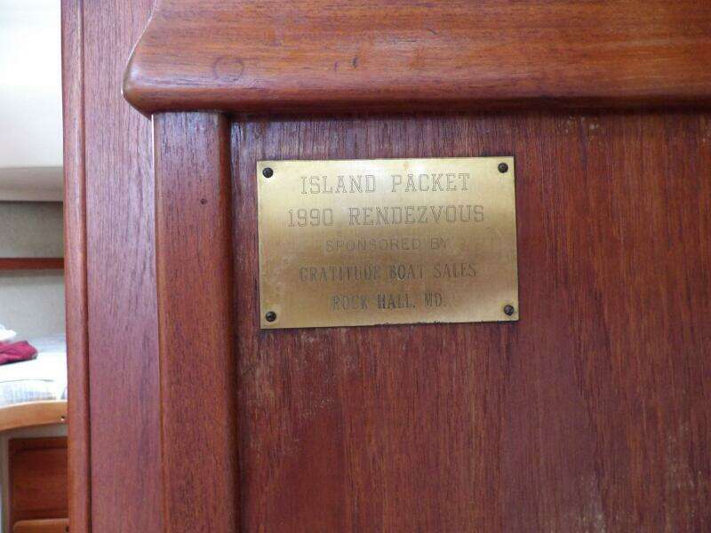 1990 Island Packet 32