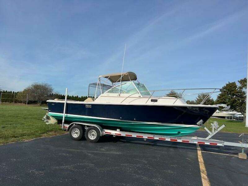 2004 Hunt Yachts Surfhunter 25