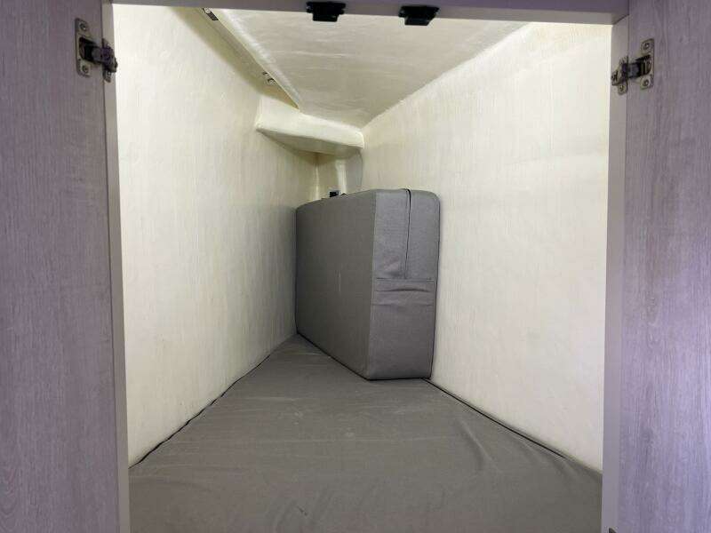 2018 Leopard Power Cat Port Side Forward Stateroom