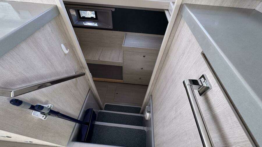 2018 Leopard Power Cat Starboard Side Companionway