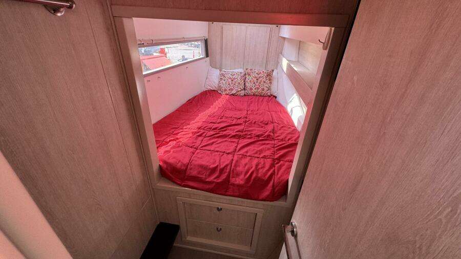 2018 Leopard Power Cat Port Side Forward Stateroom