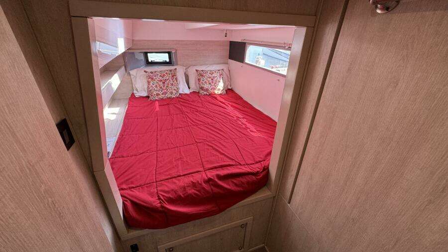 2018 Leopard Power Cat Port Side Aft Stateroom