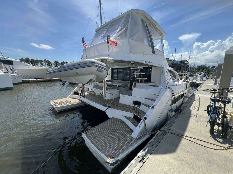 2018 Leopard Power Cat Stern and Swim Platform