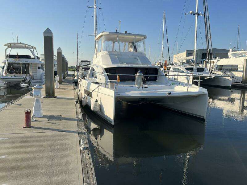 2018 Leopard Power Cat Exterior Bow