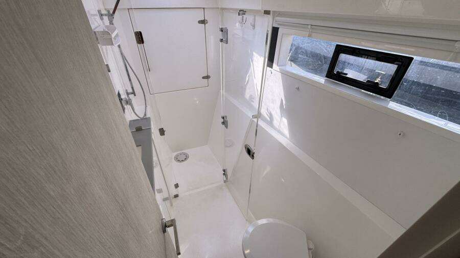 2018 Leopard Power Cat Starboard Side Forward Head