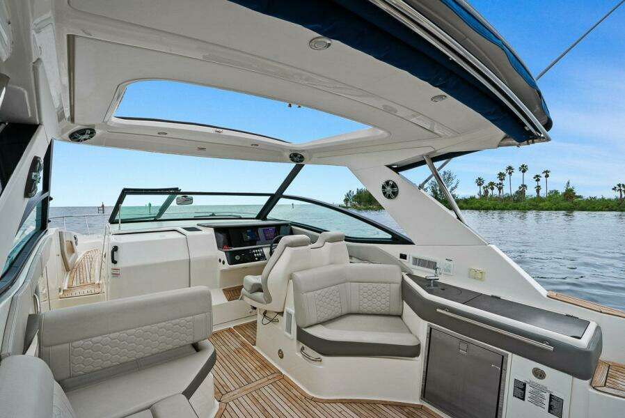 2021 Sea Ray 320 DA-OB