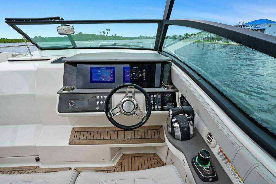 2021 Sea Ray 320 DA-OB