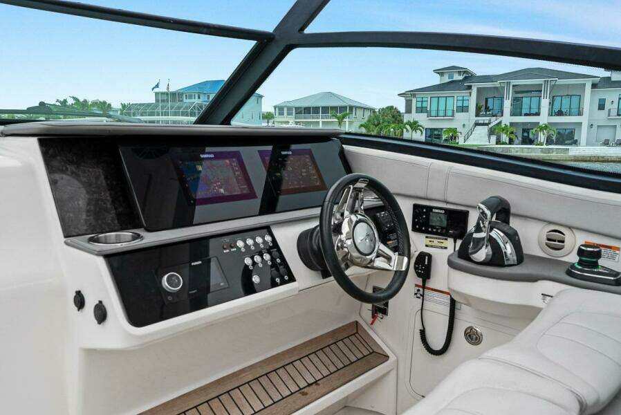 2021 Sea Ray 320 DA-OB