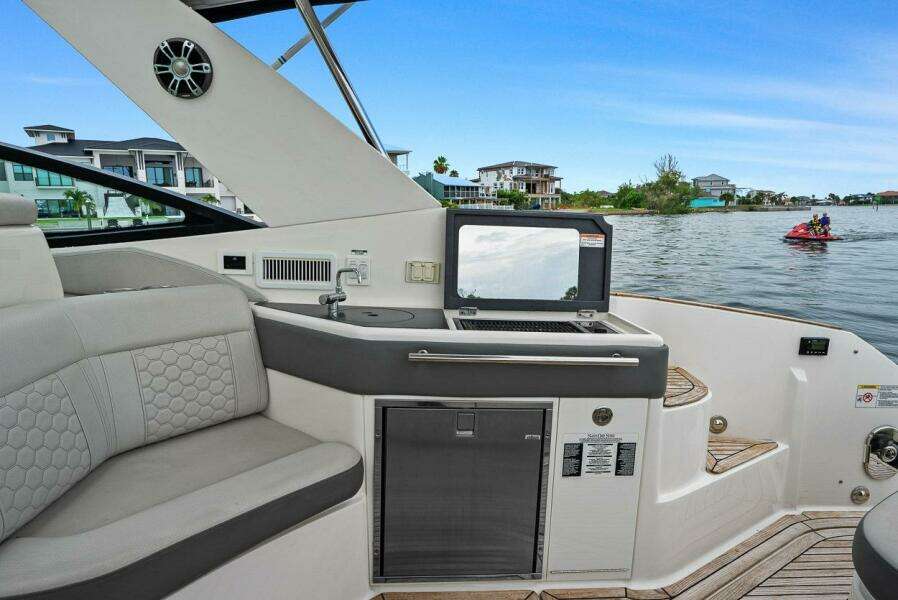 2021 Sea Ray 320 DA-OB