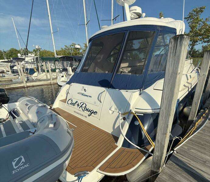 2006 Cruisers Yachts 420 Express