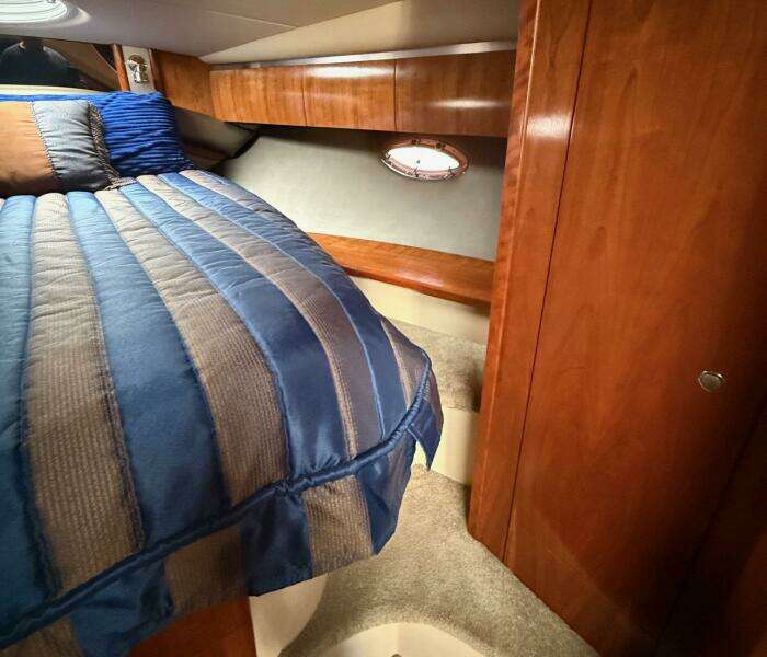 2006 Cruisers Yachts 420 Express