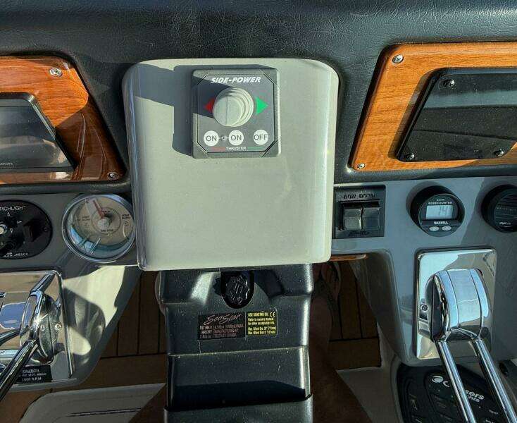 2006 Cruisers Yachts 420 Express