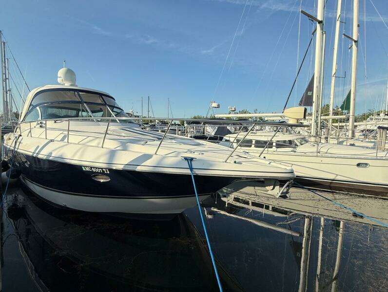 2006 Cruisers Yachts 420 Express