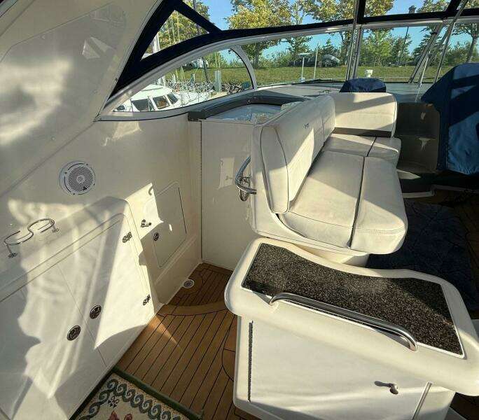 2006 Cruisers Yachts 420 Express