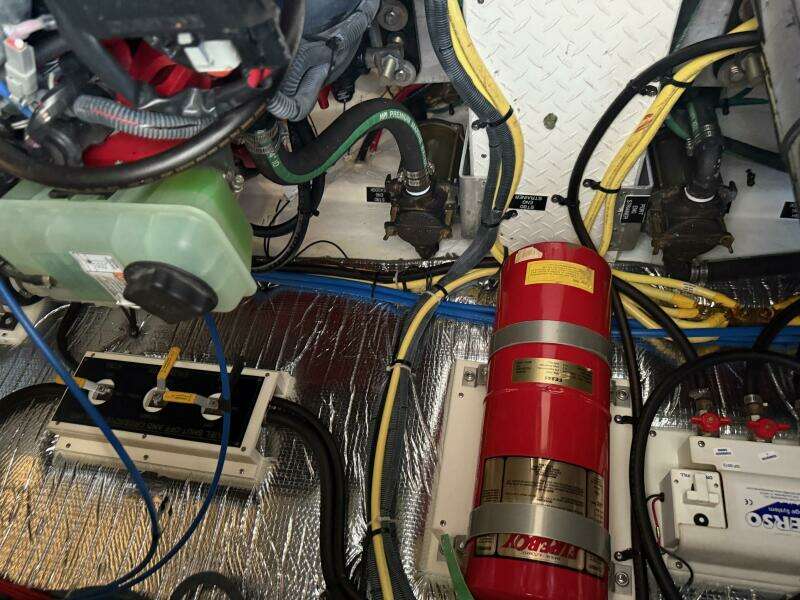 2006 Cruisers Yachts 420 Express