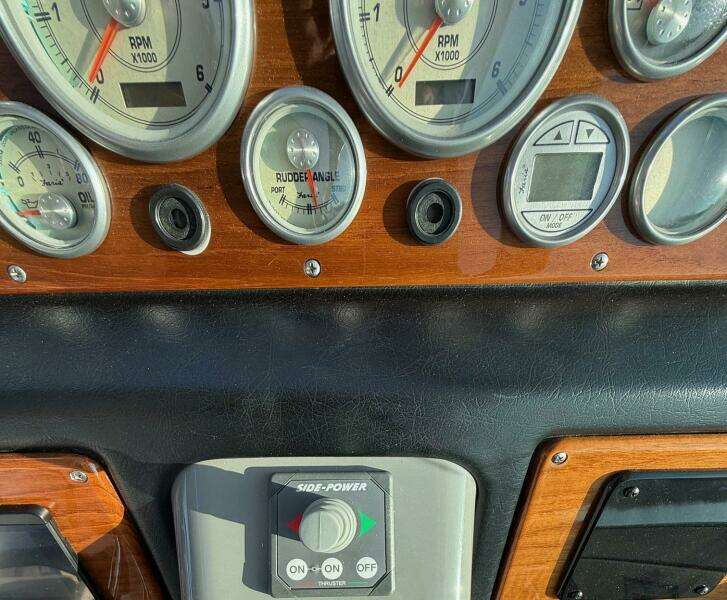 2006 Cruisers Yachts 420 Express