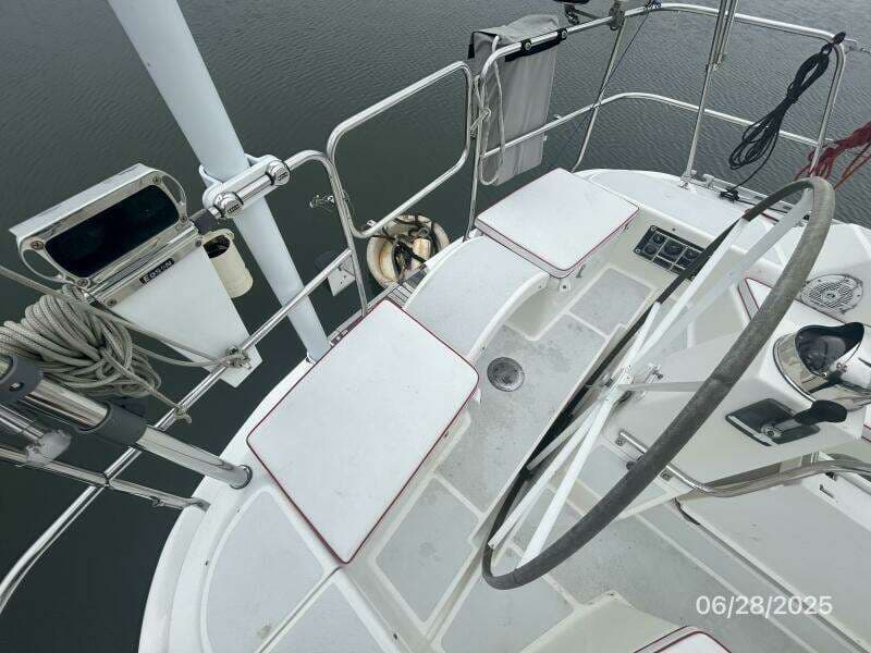 40' Freedom cockpit aft seating