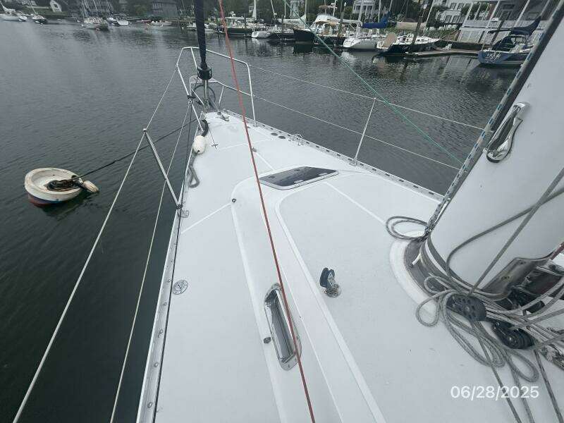 40' Freedom foredeck1