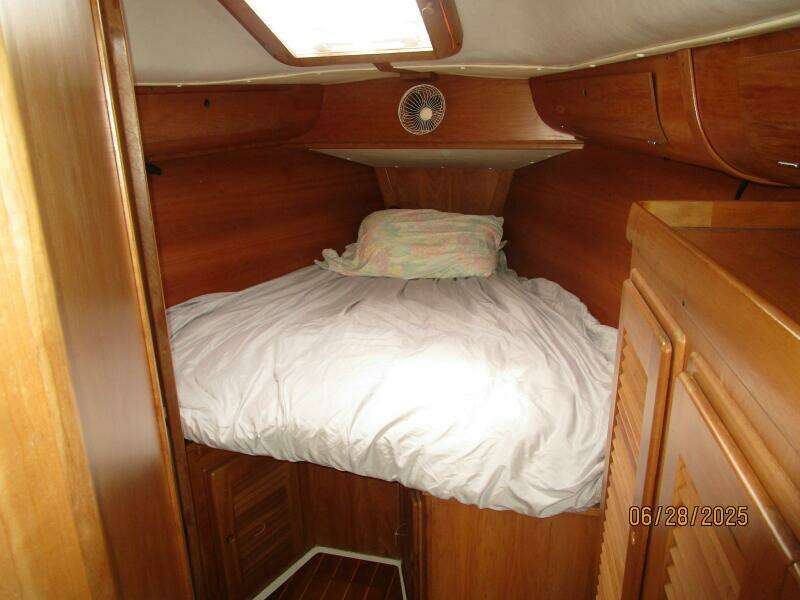 40' Freedom forward stateroom