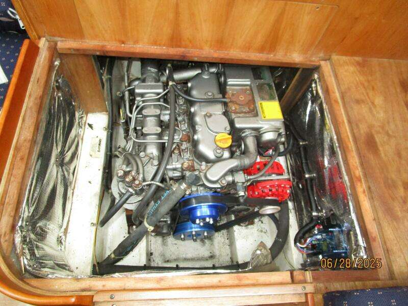 40' Freedom auxiliary access2