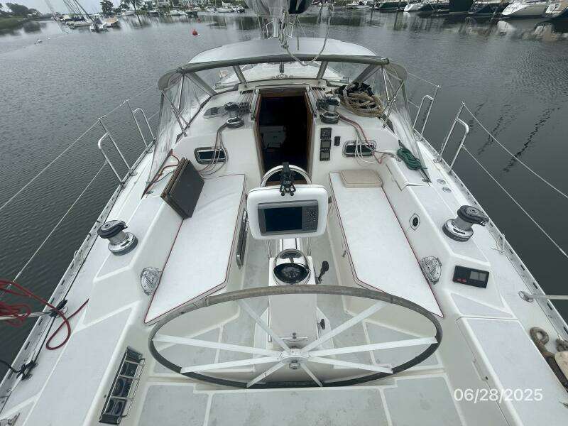 40' Freedom cockpit forward