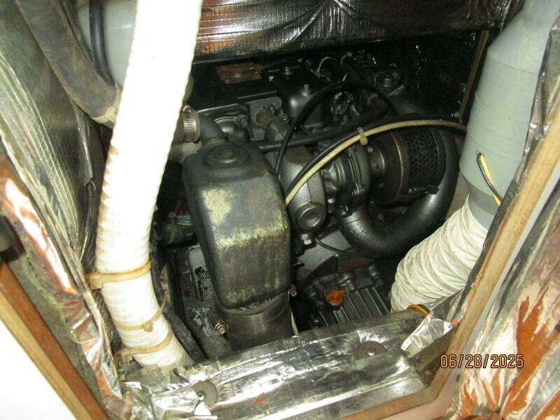 40' Freedom auxiliary access3