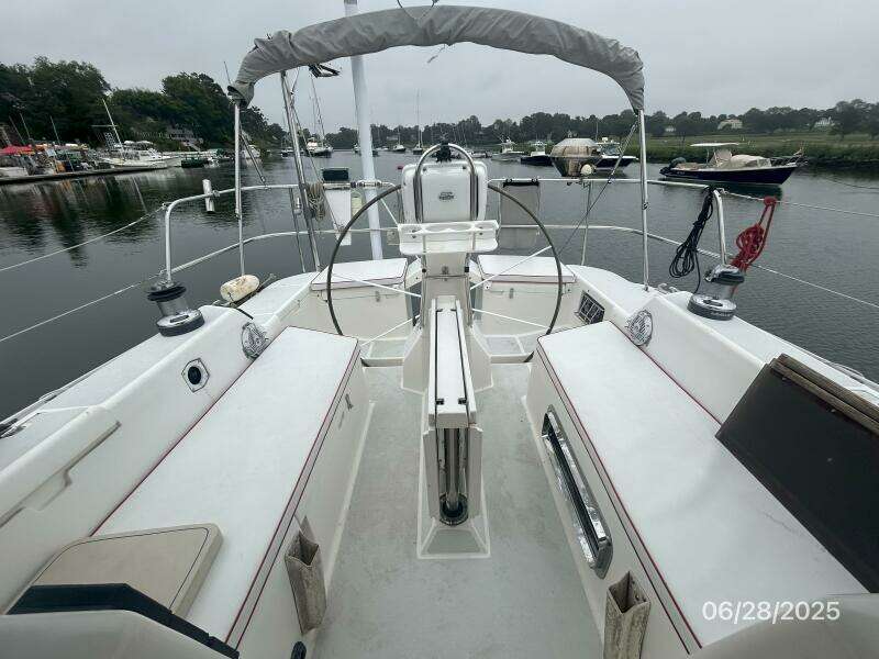 40' Freedom cockpit aft