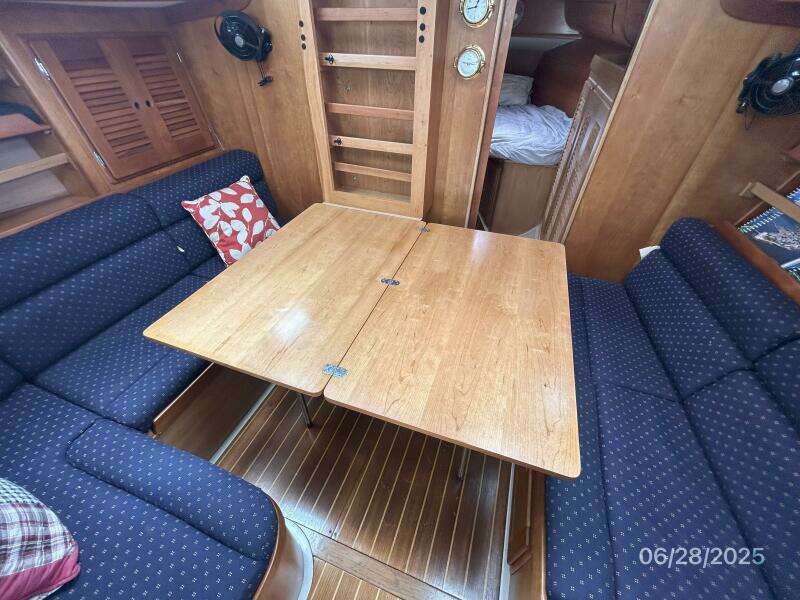 40' Freedom salon table2 