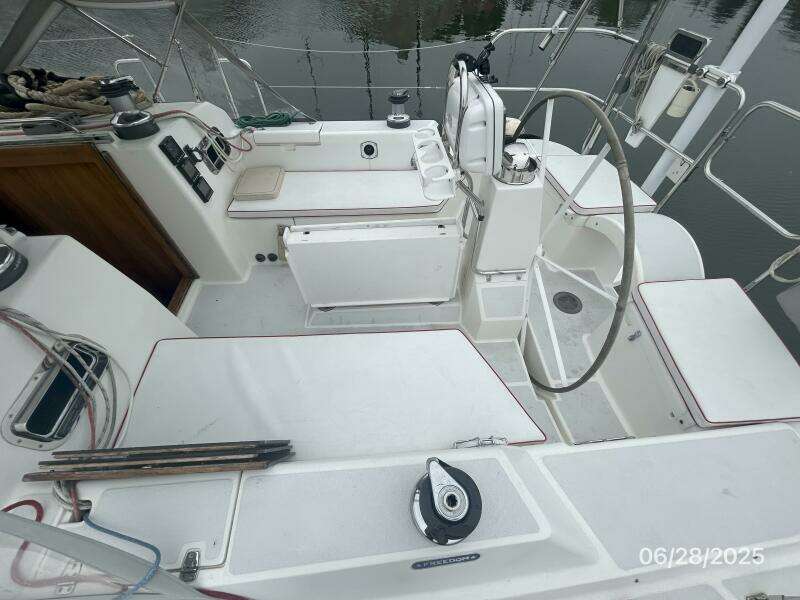 40' Freedom cockpit starboard