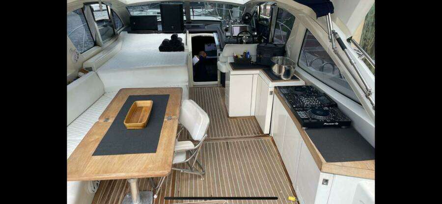 2010 Azimut Atlantis 54