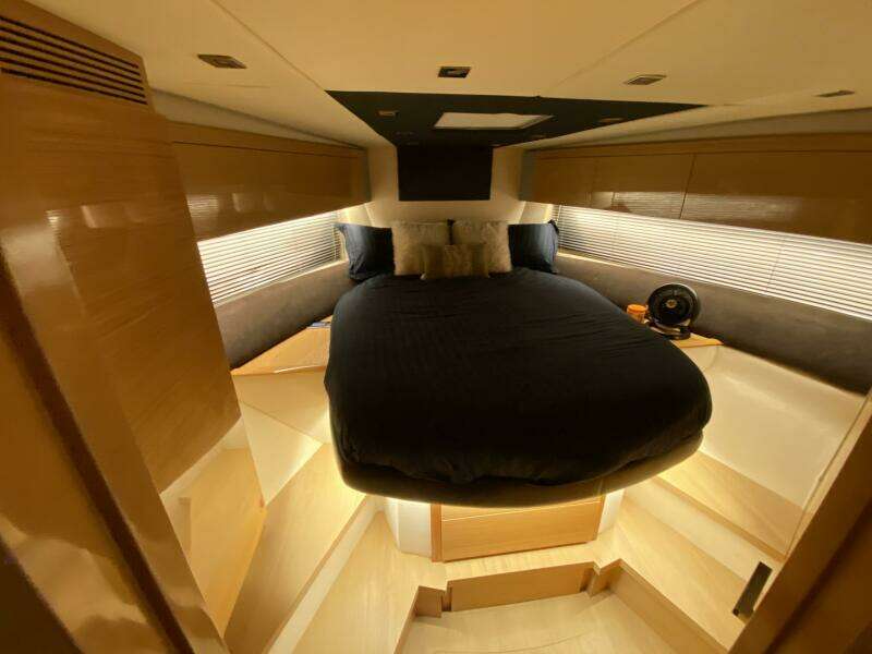 2010 Azimut Atlantis 54