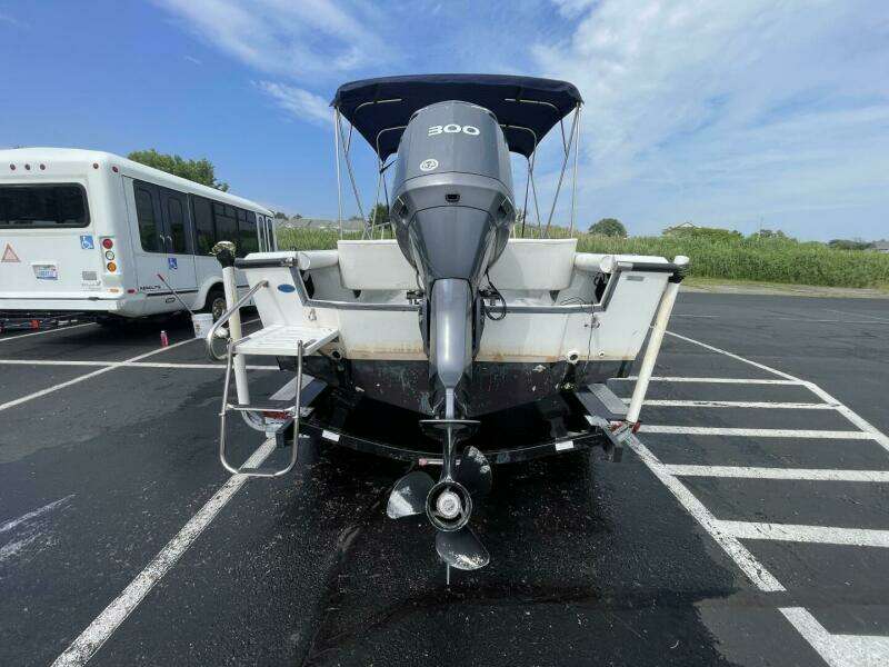 1993 Boston Whaler 21 Outrage