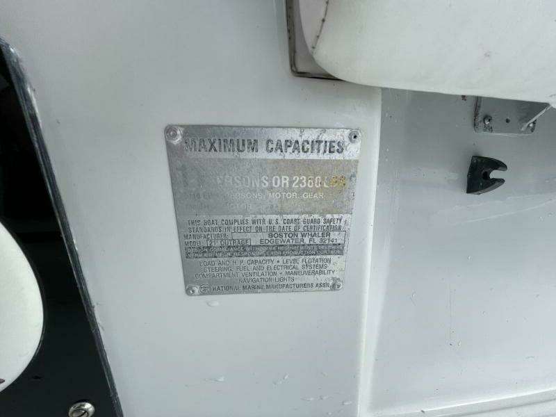 1993 Boston Whaler 21 Outrage