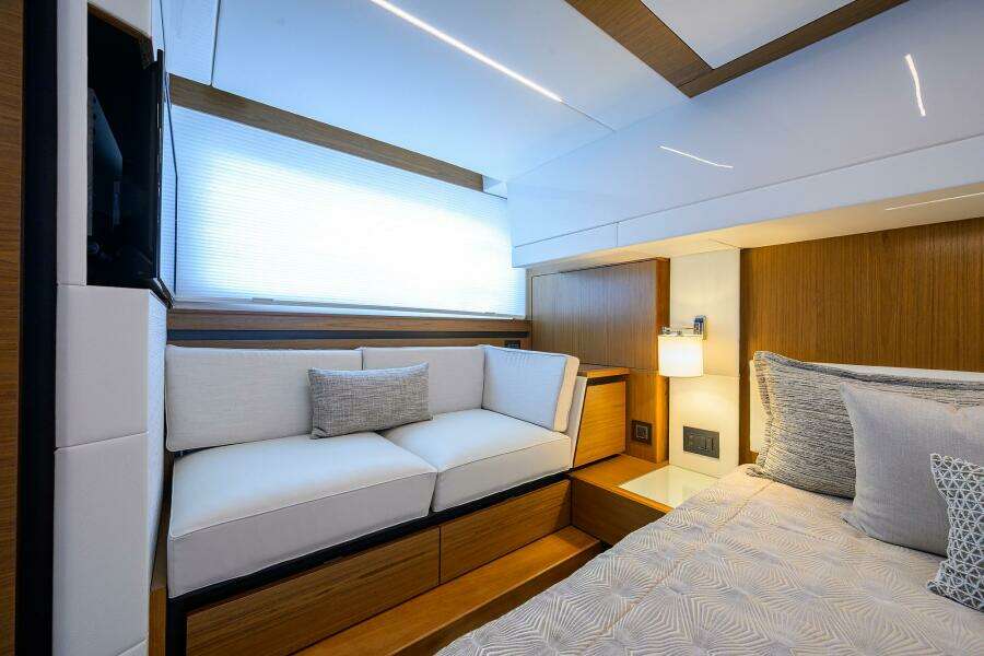 Tiara 49 DEBBIE'S DIAMOND - Master Stateroom