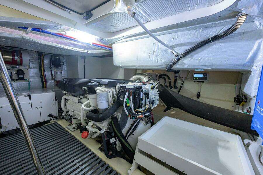 Tiara 49 DEBBIE'S DIAMOND - Engine Room