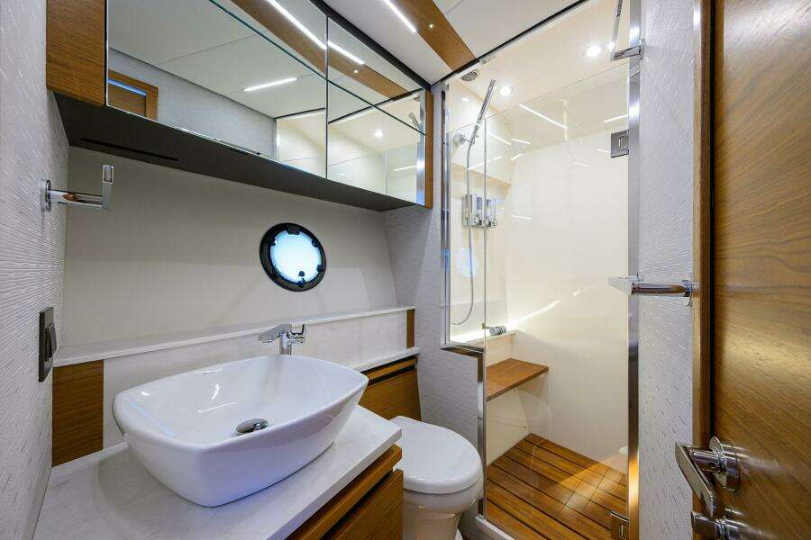 Tiara 49 DEBBIE'S DIAMOND - Head