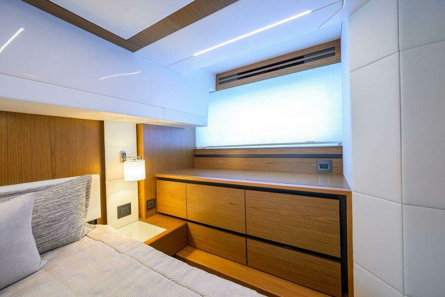 Tiara 49 DEBBIE'S DIAMOND - Master Stateroom