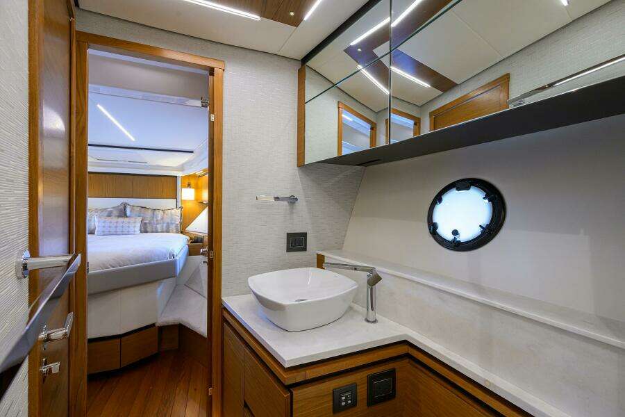 Tiara 49 DEBBIE'S DIAMOND - Head