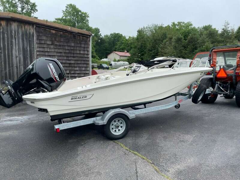 2024 Boston Whaler 