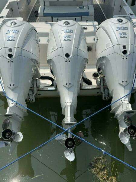 2023 Robalo R360