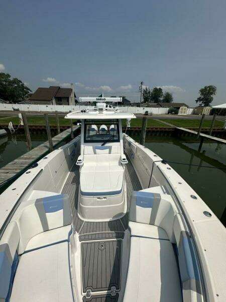 2023 Robalo R360