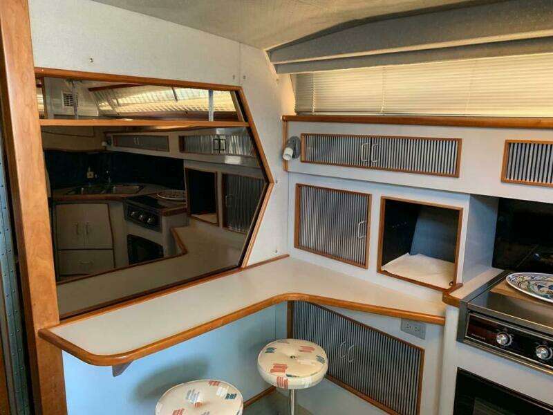 1989 Sea Ray 390 Express