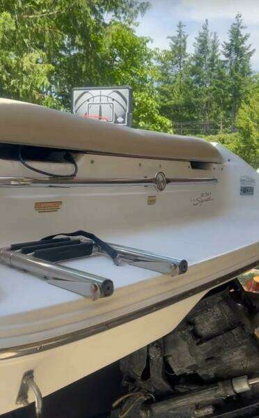 1997 Sea Ray 230 Signature - Cuddy Cabin