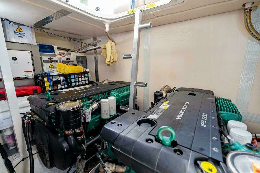 2020 52 Prestige Flybridge - Vacay - Engine Room